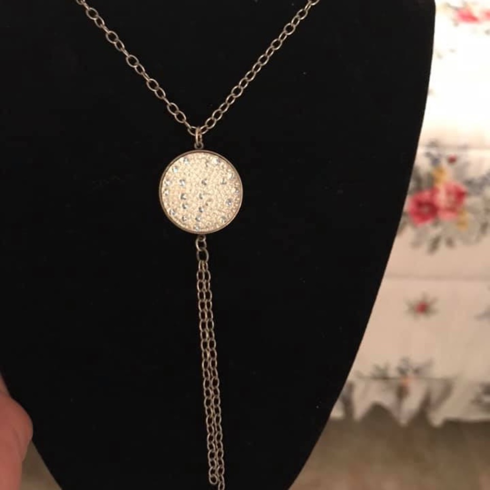Sabika nonchalant medallion necklace